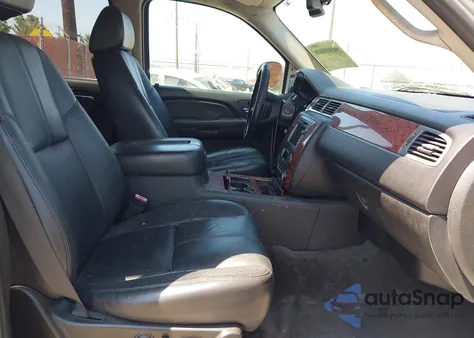 2008 Chevrolet Tahoe Ltz z USA, uszkodzony, nr VIN 1GNFC13028R229605